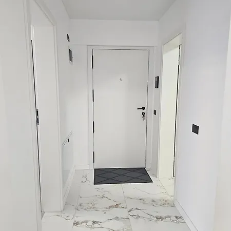 Nou Si Modern Lanaga Metrou Apartment *