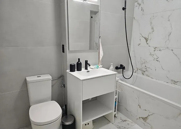 Апартаменти Nou Si Modern Lanaga Metrou Бухарест