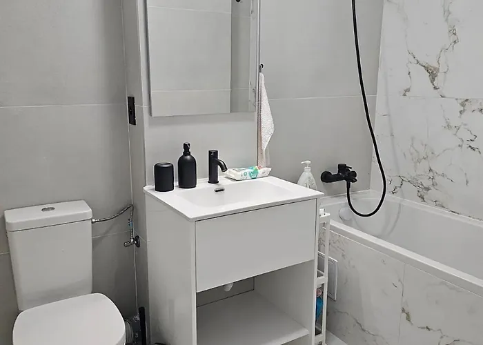 Nou Si Modern Lanaga Metrou Бухарест