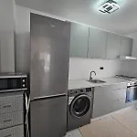 Nou Si Modern Lanaga Metrou Apartman