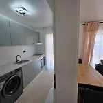 Nou Si Modern Lanaga Metrou Apartman *