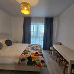 Nou Si Modern Lanaga Metrou * Bukarest