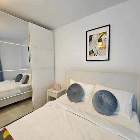 Nou Si Modern Lanaga Metrou Apartment *
