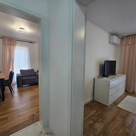 Nou Si Modern Lanaga Metrou Апартаменти Бухарест