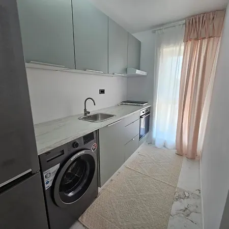 Nou Si Modern Lanaga Metrou Bucarest